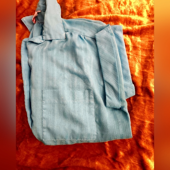 Shapely Button Up Lightweight Top - Picture 5 of 10